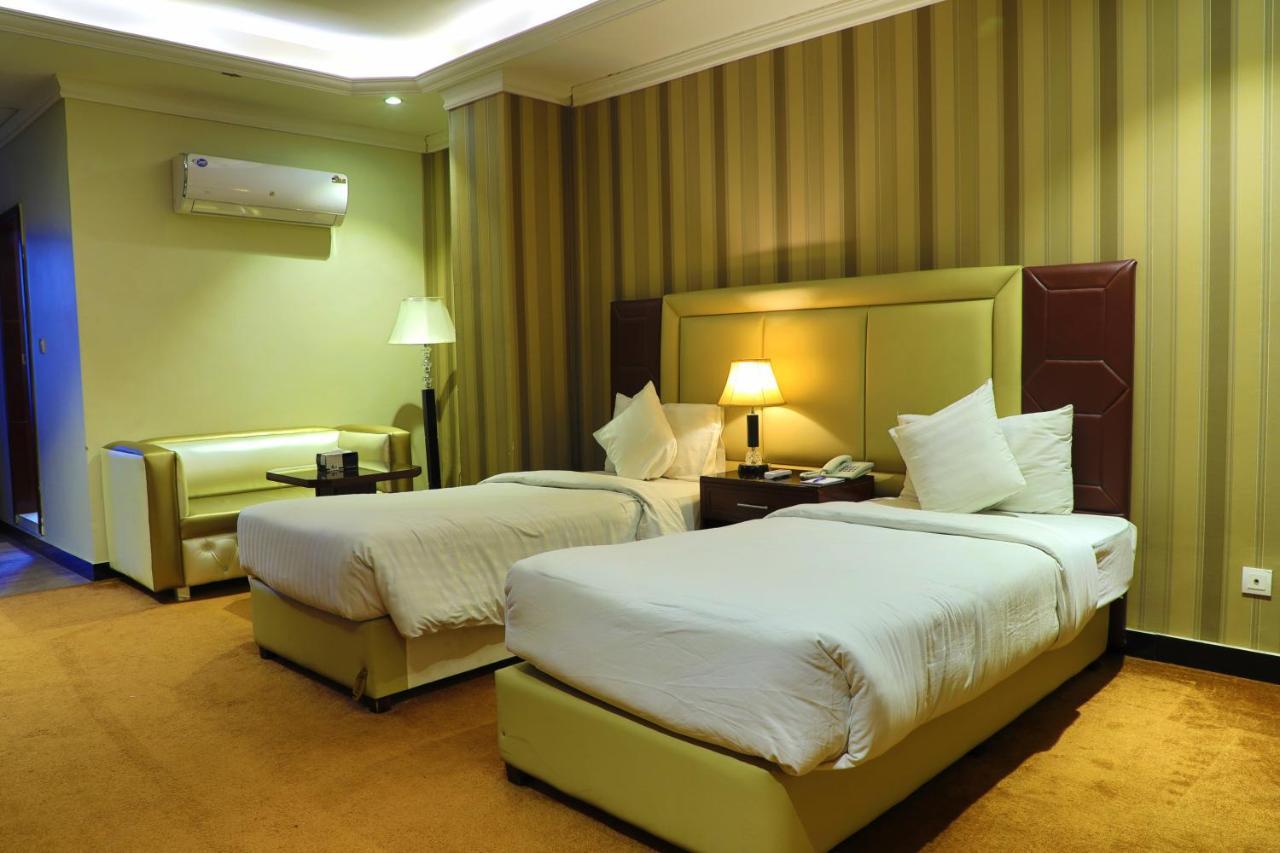 Rachna Hotel Gujranwala Exterior foto